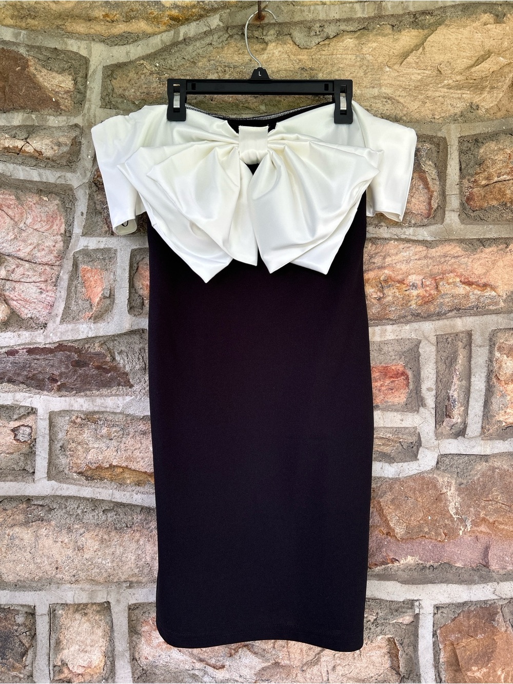 Elegant Black & White Bow-Detail Off-Shoulder Dress size small